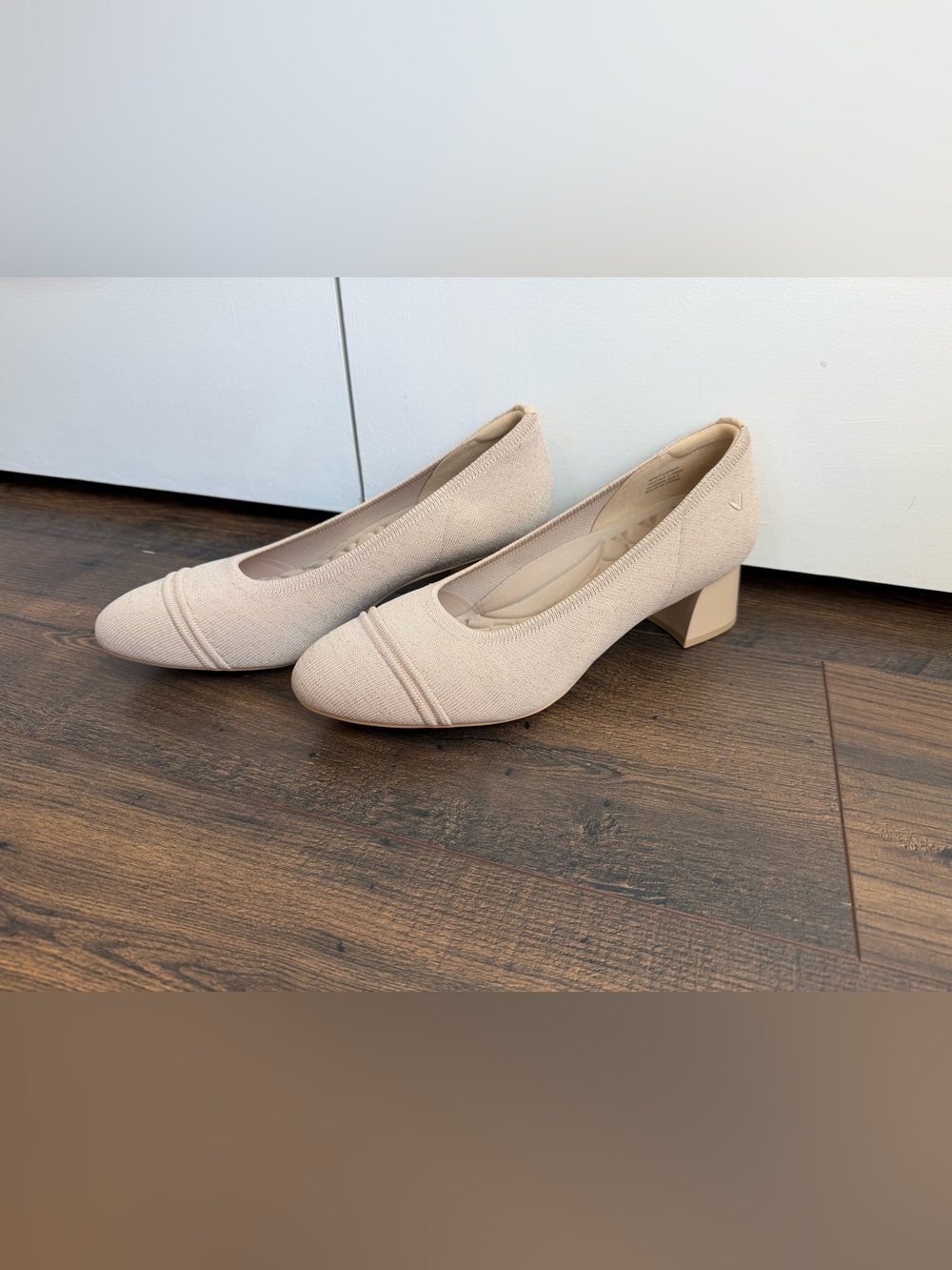 Vivaia Women’s Julie Pro Golden Almond Heels NWOB Size 41.5EU